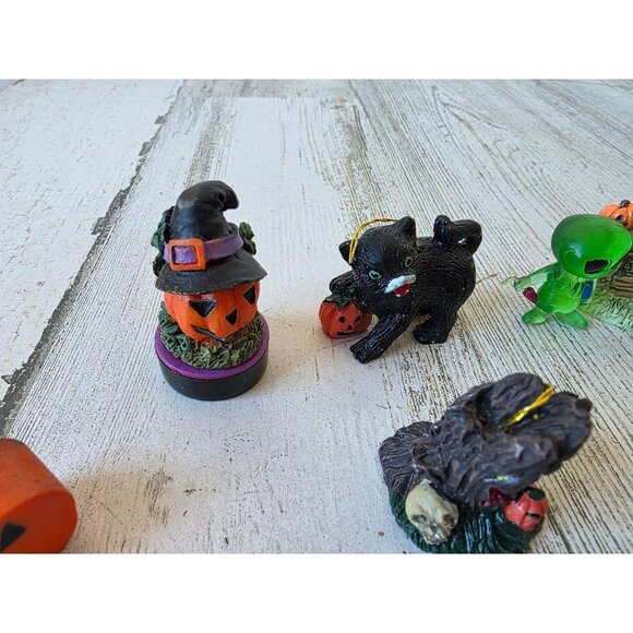 Vintage mini village ghost Halloween alien cat pumpkin skeleton set eraser - Picture 5 of 7